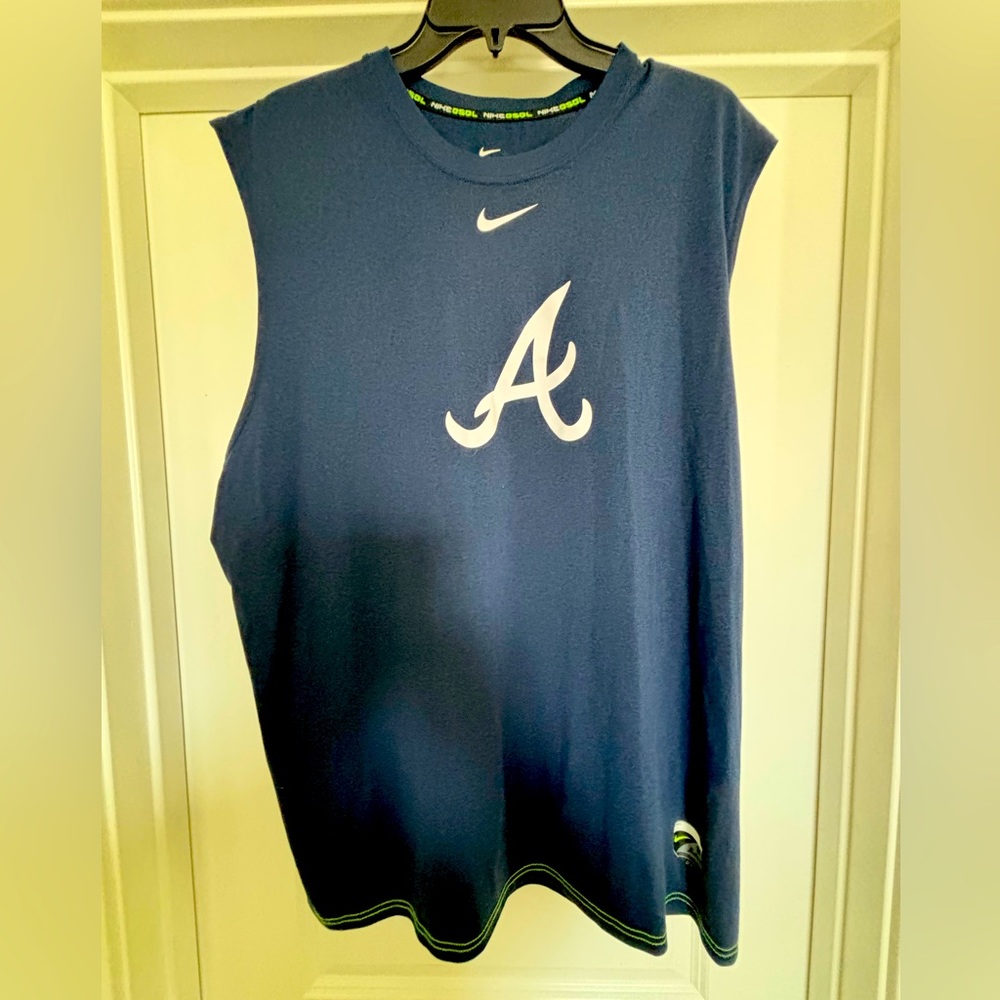 Atlanta Braves Nike dri-fit sleeve less XL